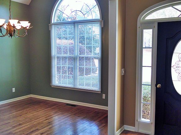 Entrance & Dining room