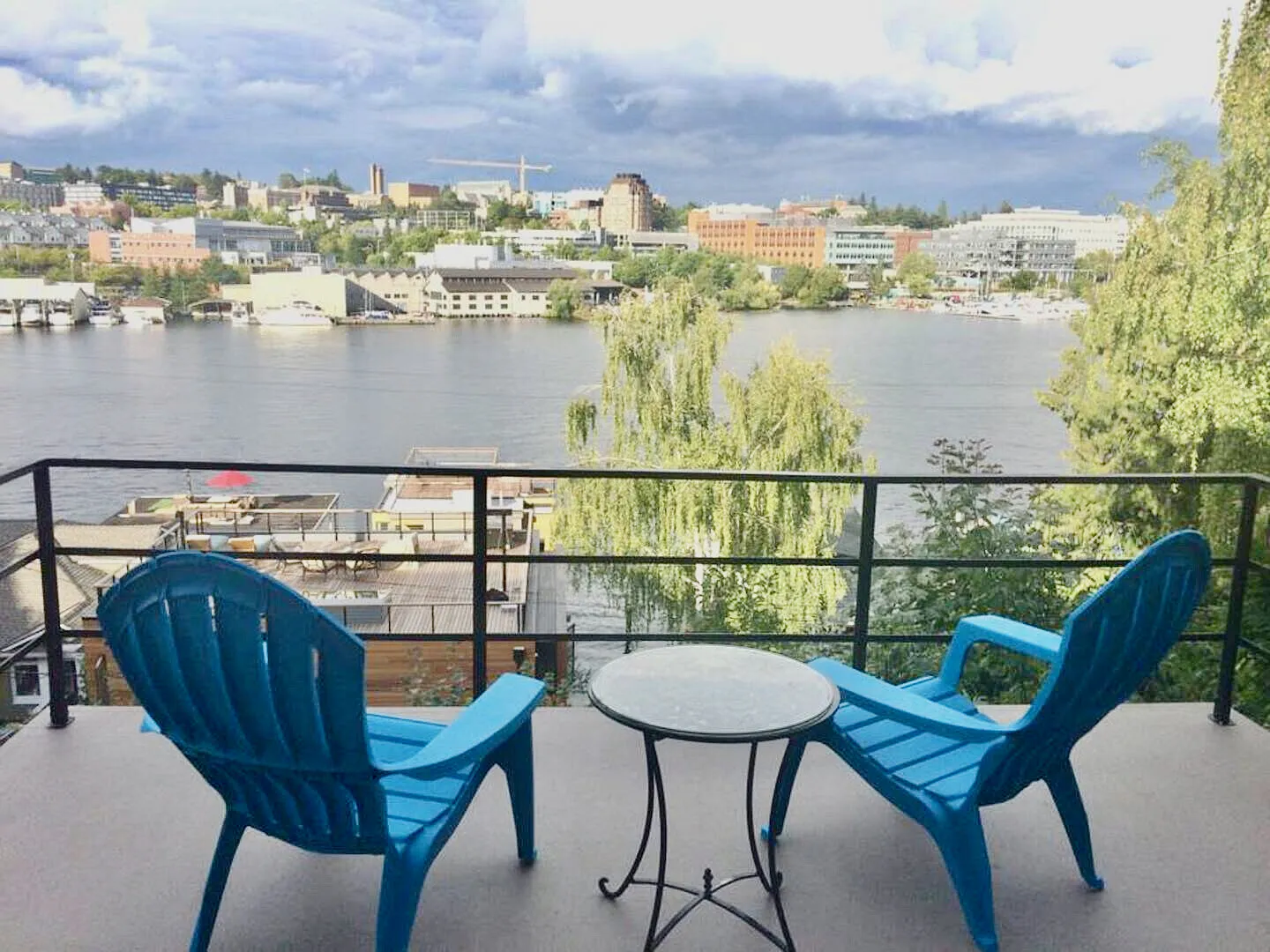 Beautiful 2BR + Bonus Sleeping Room + 1.25 Bath with Bay Views! — Photo 3