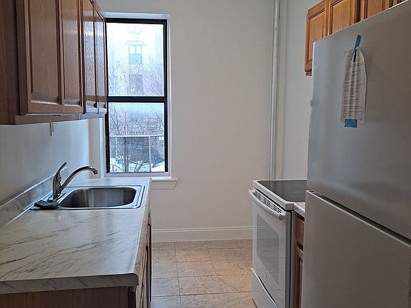 3rd image of 289 Empire Blvd APT 2N