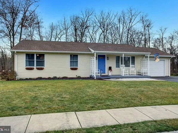 29 Chinkapin Dr, New Oxford, PA 17350