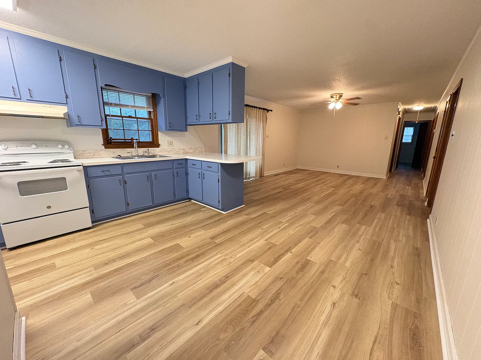 3 bed, 1441 sqft, $1,950 — Photo 2