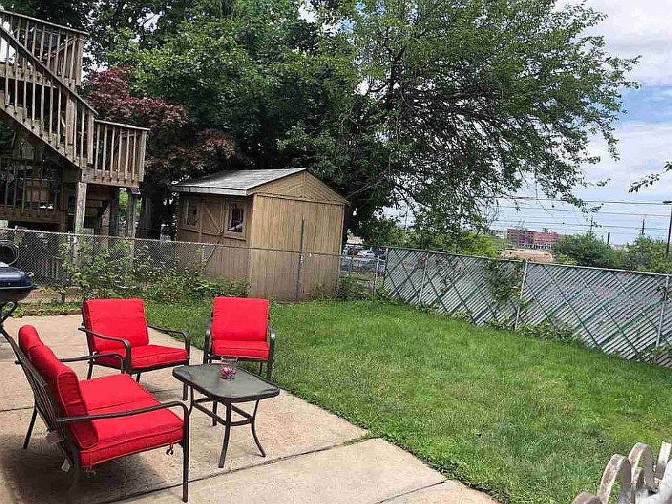 2nd image of 506 Avenue E