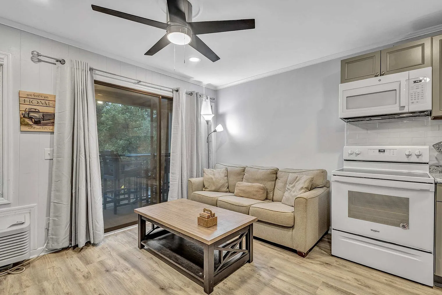 1 bed, 1.0 bath, 645 sqft, $3,184 — Photo 1