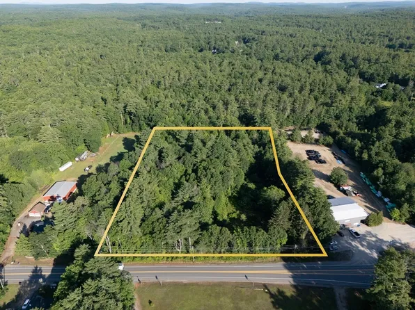 3 Chester Rd, Raymond, NH 03077
