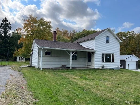 6229 Seufert Rd, Orchard Park, NY 14127