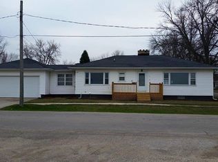 301 Railroad St, Newhall, IA 52315