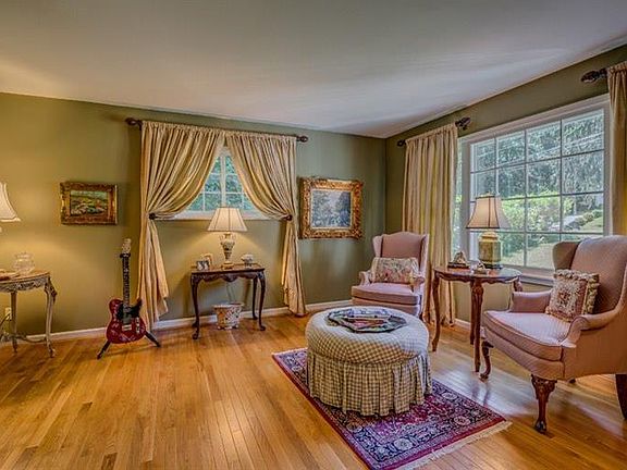 3rd image of 6116 Crittenden Dr