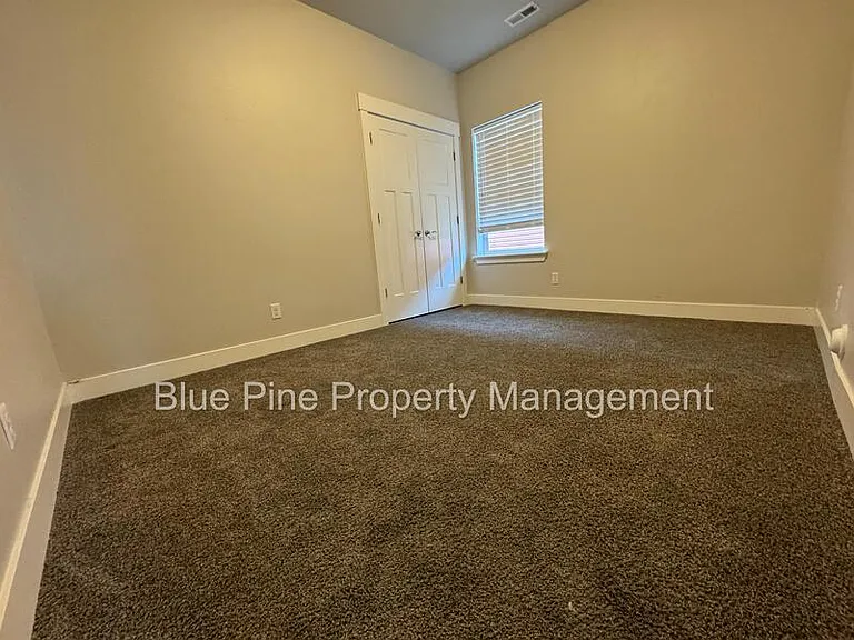 2824 E Brooklyn St — Photo 5
