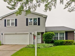 890 Stonebridge Ln, Buffalo Grove, IL 60089