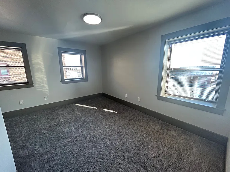 Drake Court — Photo 30