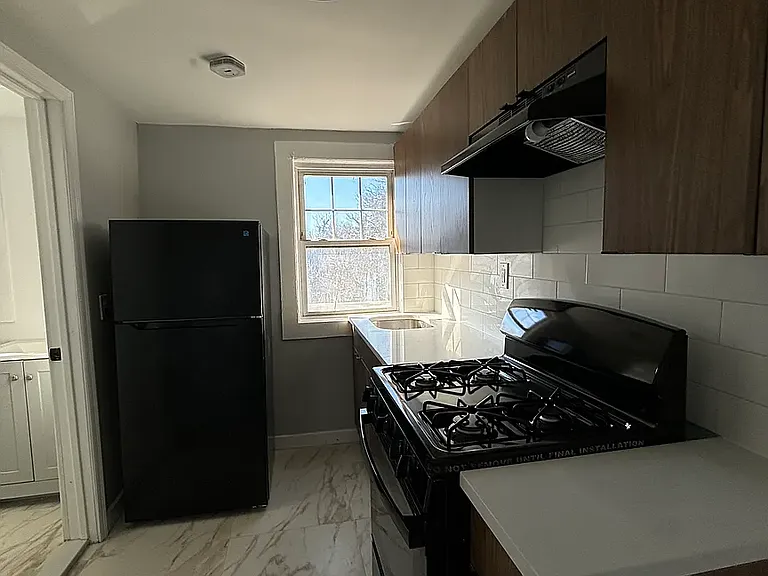 145 Vermont Ave #5D — Photo 1