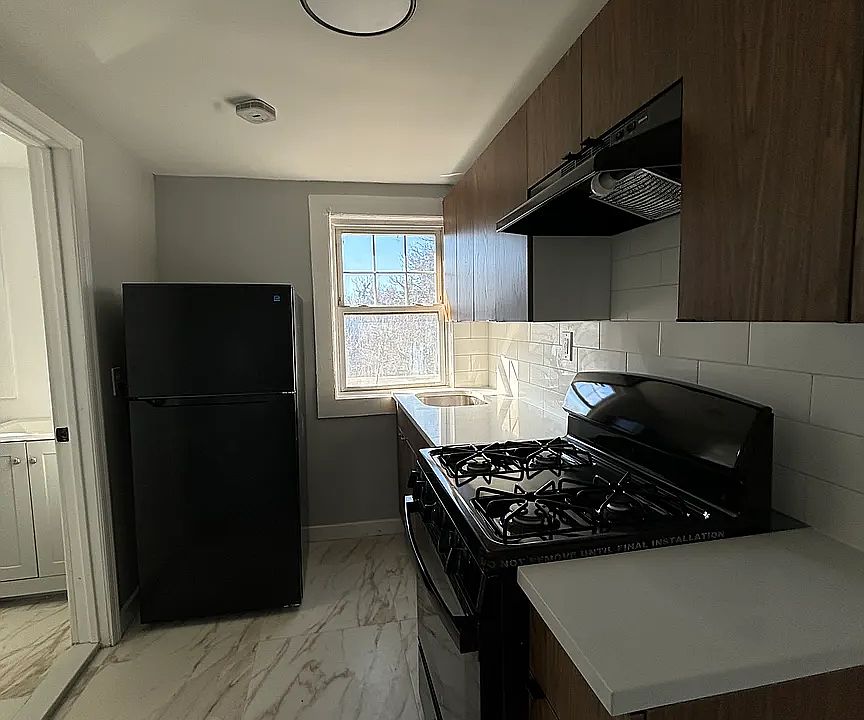 1st image of 145 Vermont Ave #5D