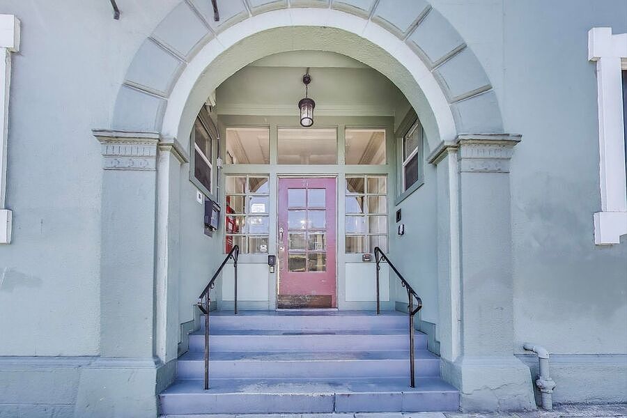 Building Photo 3