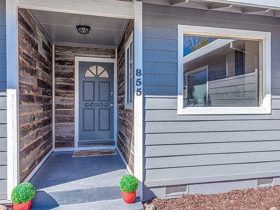 2nd image of 855 Shasta Cir