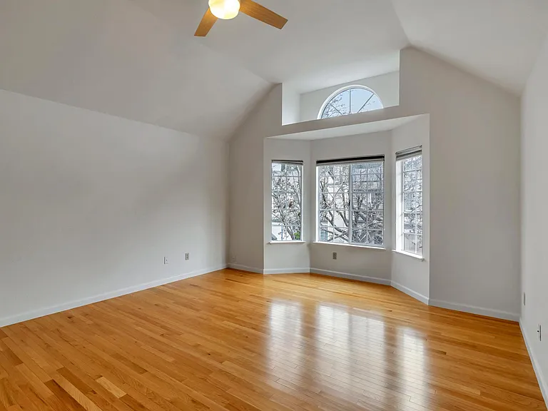 302 Tadley Ct — Photo 29