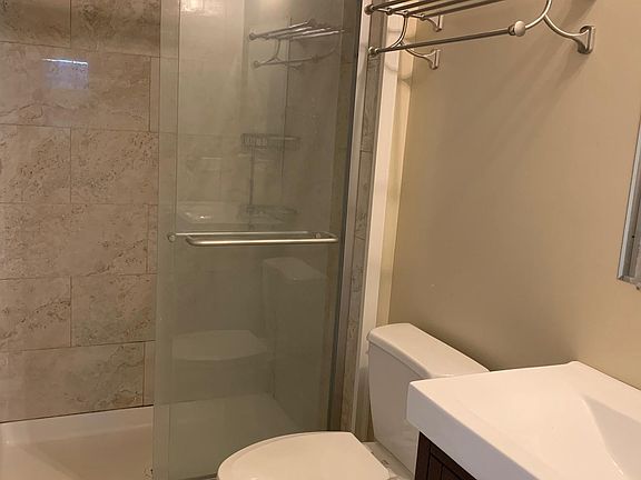 4th image of 132 Bluff Ave #1
