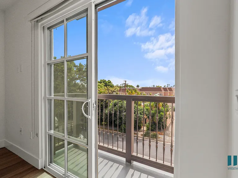 1339 N Formosa Ave #A304 — Photo 14