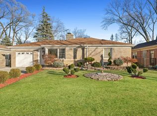 321 Desplaines Ave, Riverside, IL 60546