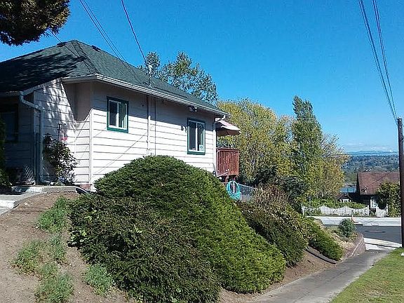 3rd image of 2132 E Grand Ave