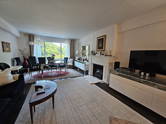 4th image of 40 Central Park S #3D