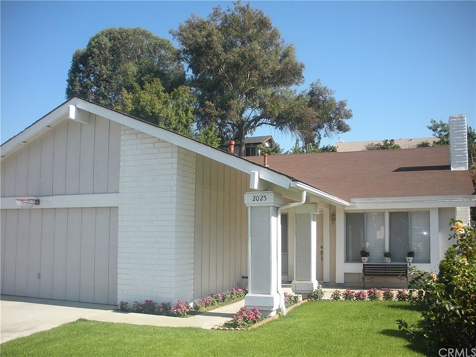 2nd image of 2025 E Lainie St