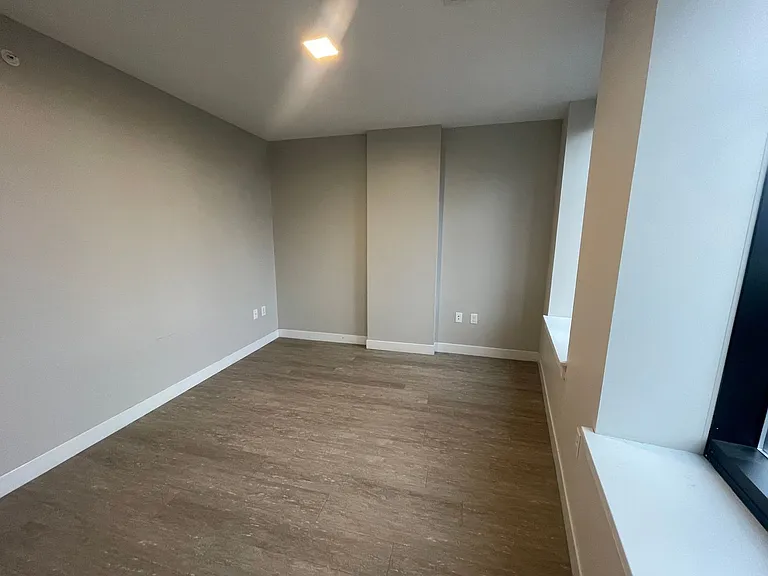 65 W Broad St — Photo 21