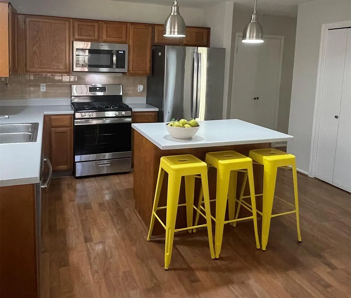 3 bed, 2.0 bath, 1416 sqft, $1,900 — Photo 4