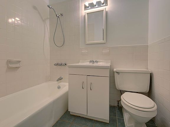 4th image of 220 Park Ave S APT 6E