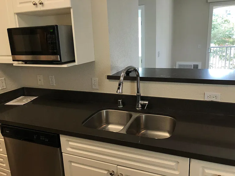 Catalina Luxury Apartments — Photo 5
