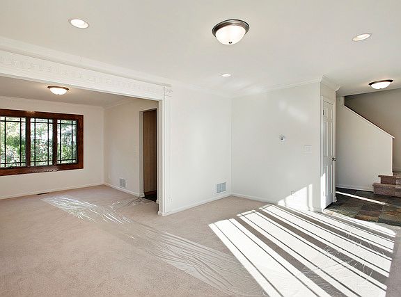 3rd image of 210 Knollwood Ln