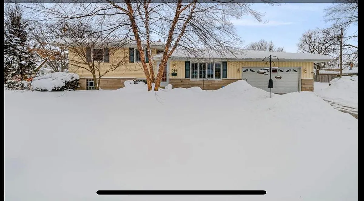 Building Photo - River Dr