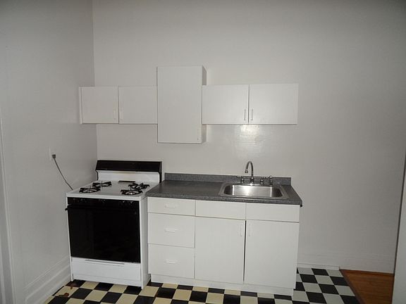 4th image of 1467 W Cuyler Ave APT 1C