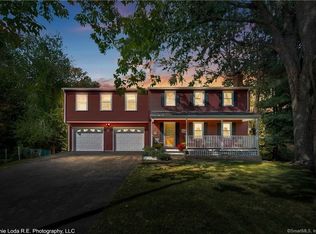 30 Pilgrim Ln, Meriden, CT 06451
