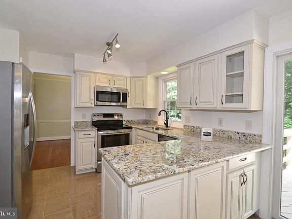 3rd image of 4001 Rainbow Glen Ct