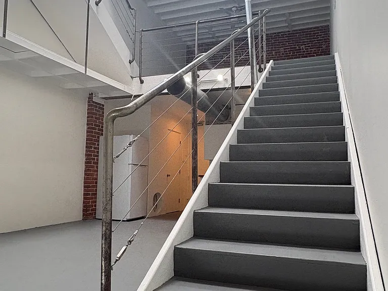 Daisy Studios/Lofts — Photo 22