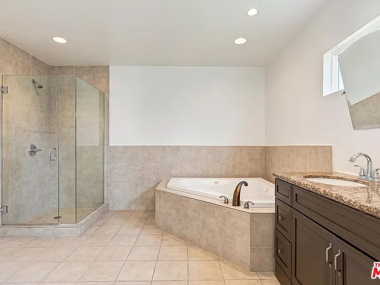 17322 Martha St — Photo 13