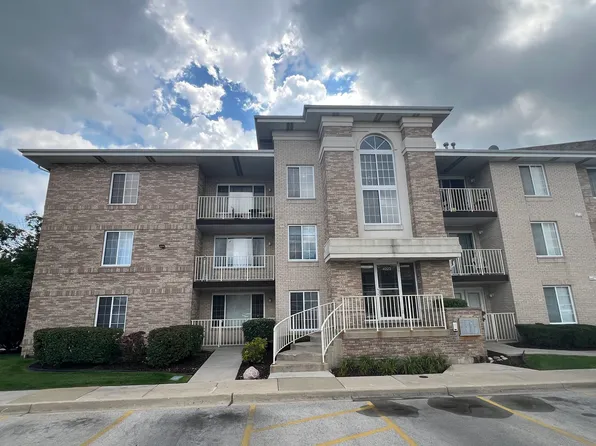 4222 W 77th St APT 204, Chicago, IL 60652