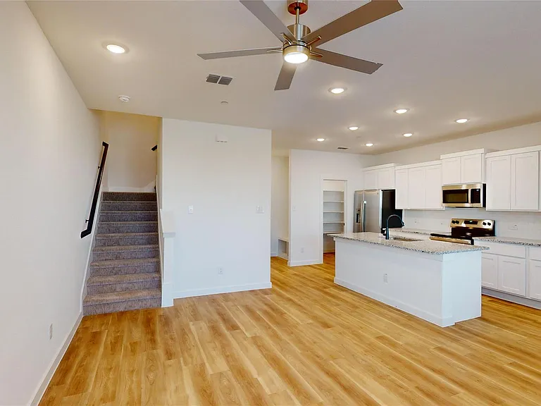2916 Elle Dr — Photo 11