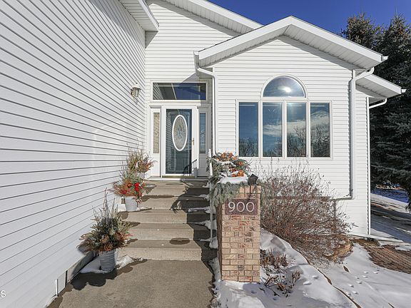 2nd image of 900 Mouton Ave