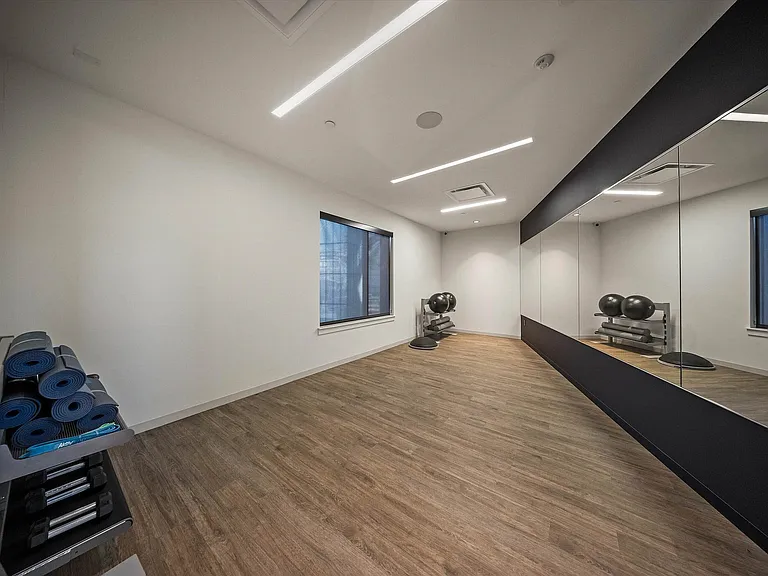 24HR Yoga Room
