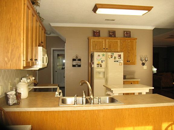 5th image of 3800 Cambridge Dr