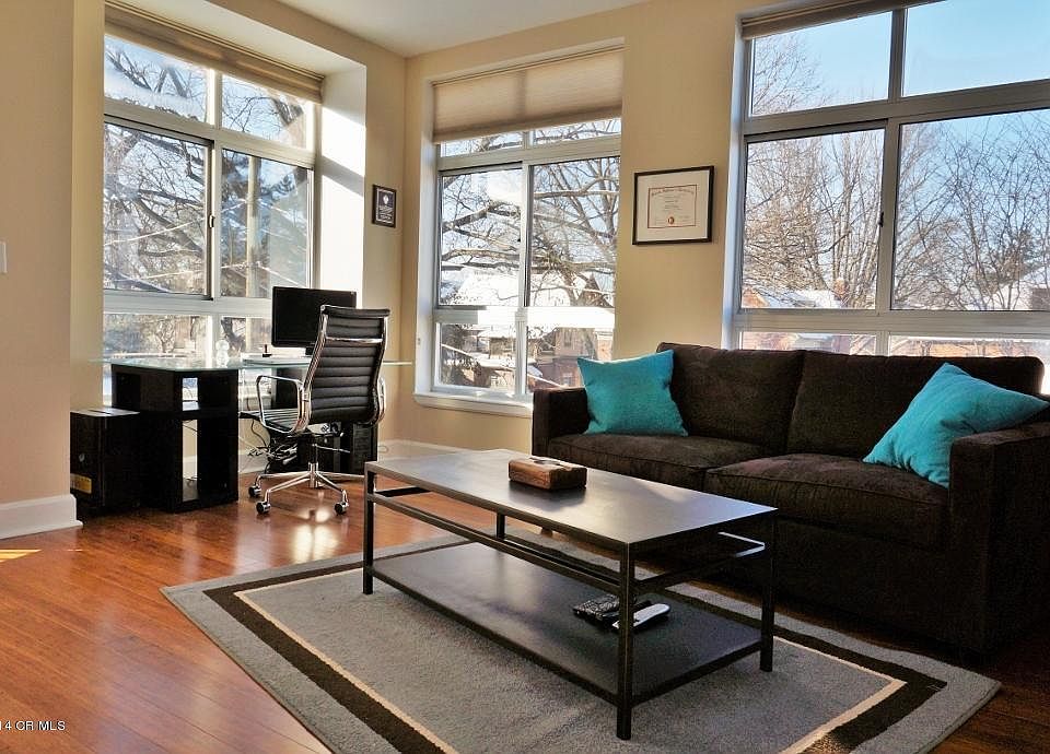 1st image of 845 N High St #314