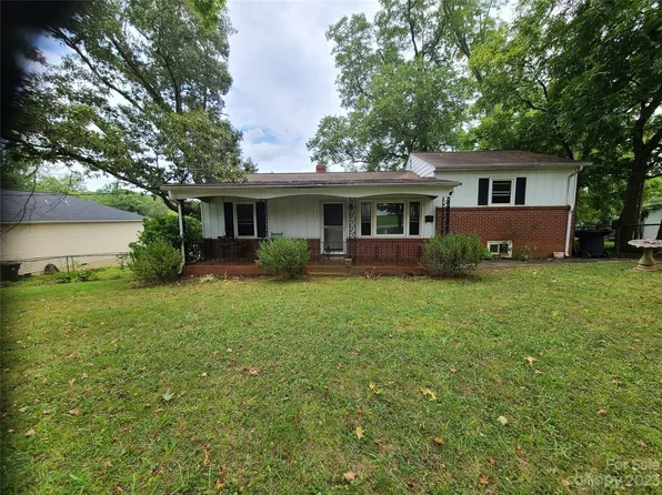 115 S Oak St, Lowell, NC 28098