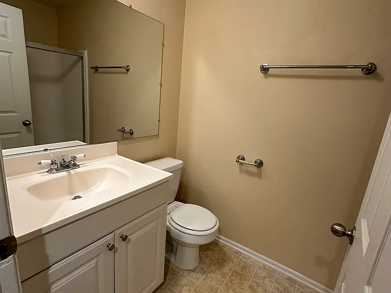 Amberwood Garden Apartments — Photo 31