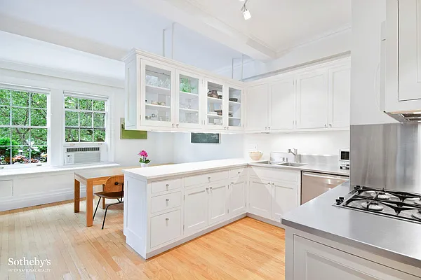 Sold by Sotheby's International Realty | media 13