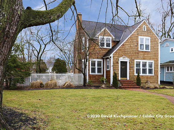 2nd image of 2320 Argentina Dr SE