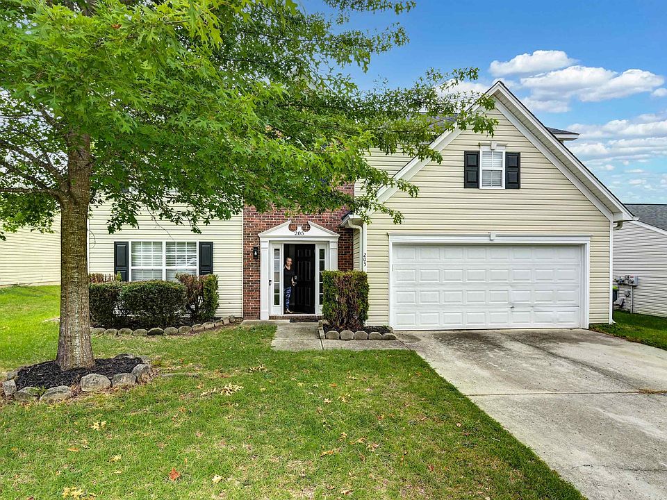 1st image of 205 Crimson Oak Dr