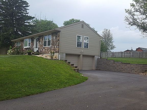 2nd image of 3415 Sullivan Trl