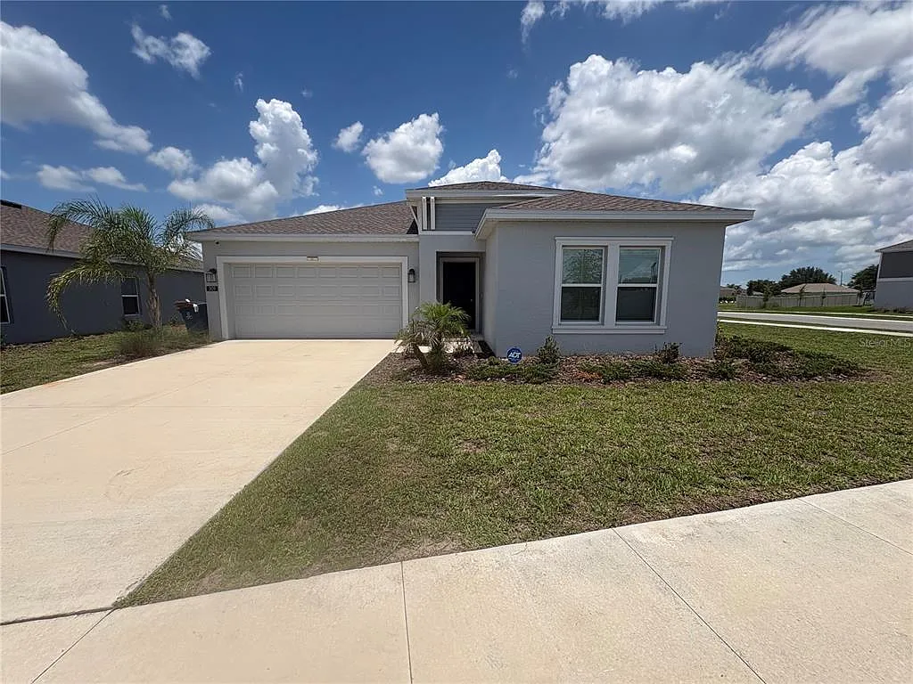 4 bed, 2.0 bath, 1935 sqft, $2,200 — Photo 3