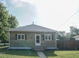 1221 N Pine St, Grand Island, NE 68801